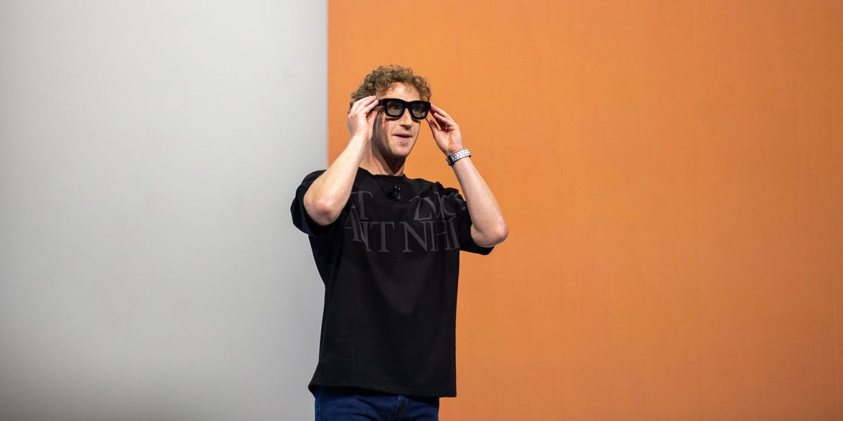 Huge Tech Is Spending Huge, however Customers Aren’t Shopping for AR/VR Headsets Huge Tech Is Spending Huge, however Customers Aren’t Shopping for AR/VR Headsets