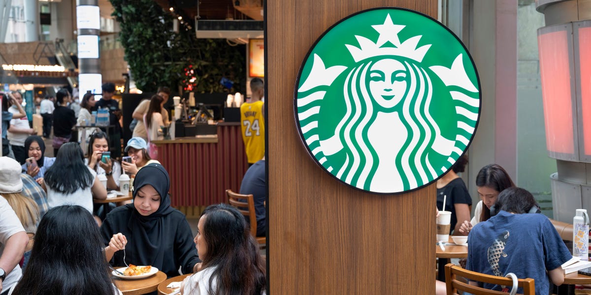 Starbucks Says You will Must Purchase a Drink to Sit in Their Shops Starbucks Says You will Must Purchase a Drink to Sit in Their Shops