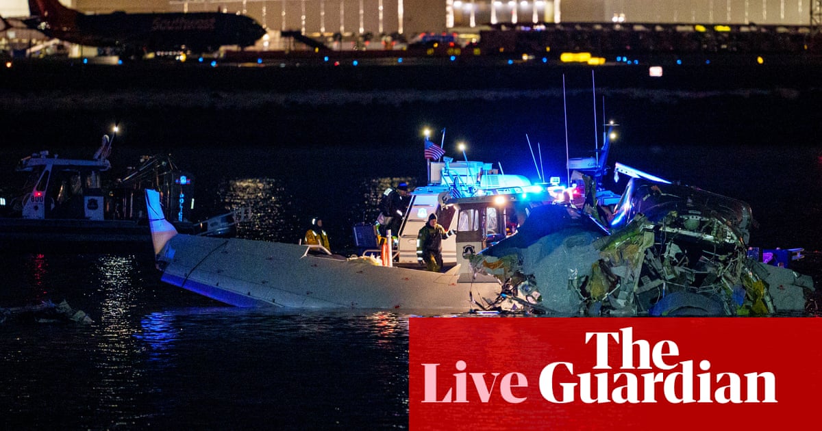 Washington DC: 19 our bodies reportedly recovered after passenger aircraft collides with navy helicopter over Potomac River – dwell | Washington DC