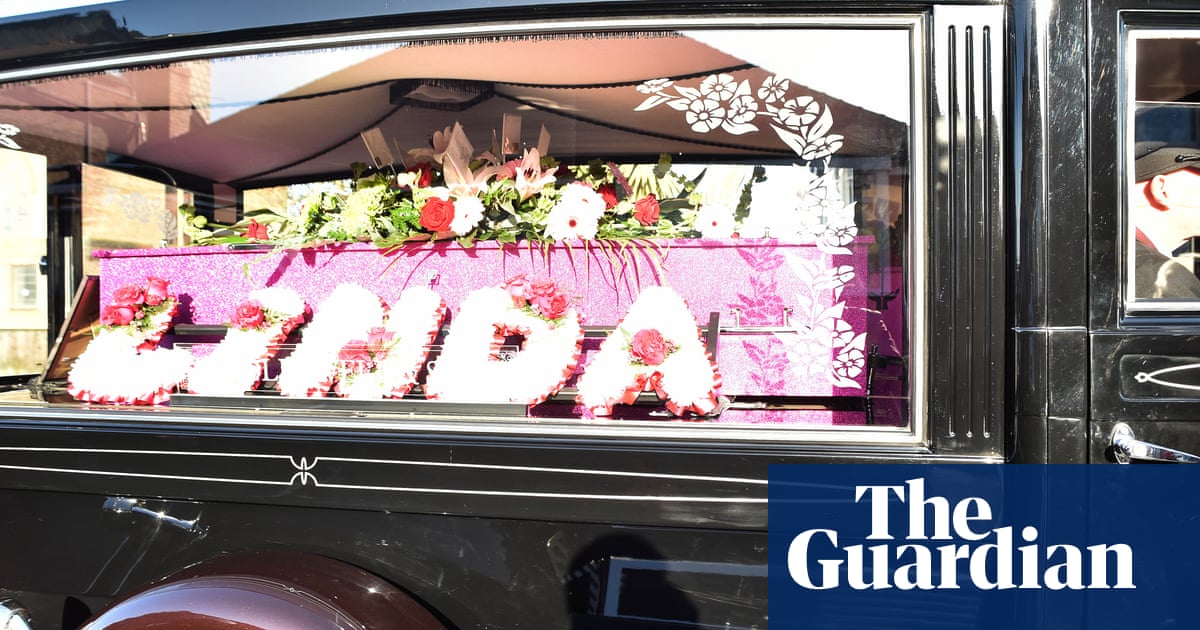 Household and followers say goodbye to singer Linda Nolan at Blackpool funeral | Pop and rock