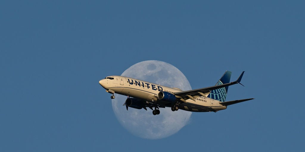 United Air May Lose Tens of millions From Fewer Authorities Workers Flying