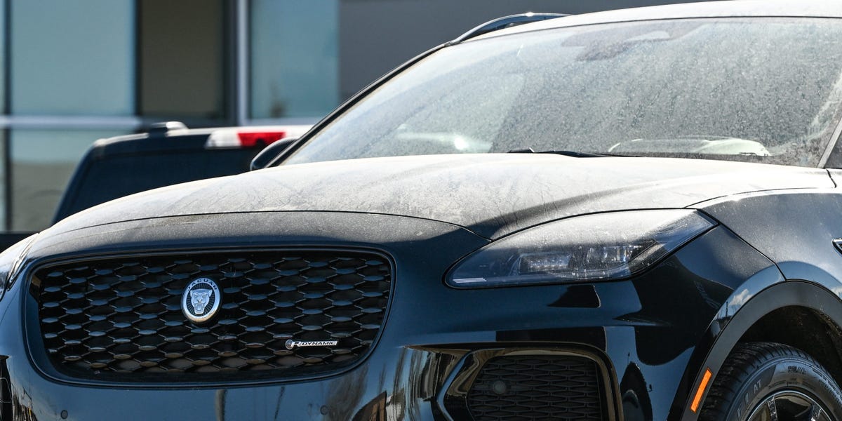 Jaguar Land Rover Pauses Shipments to the US Following Trump Tariffs