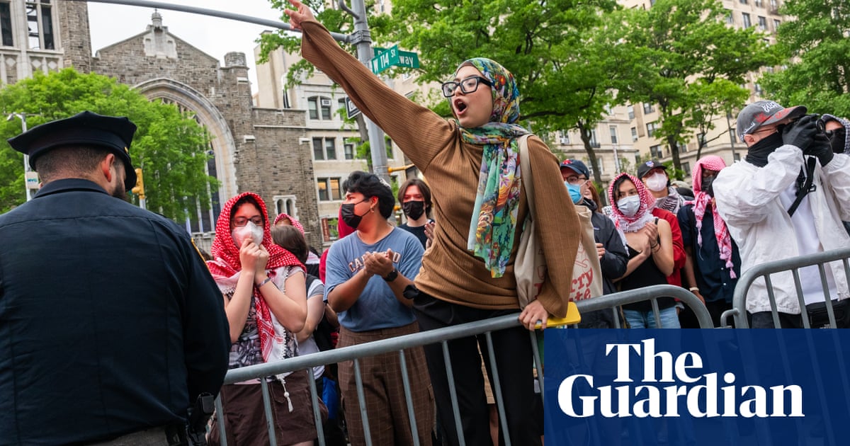 Dozens of pro-Palestinian protesters arrested after Columbia calls in police | Columbia College Dozens of pro-Palestinian protesters arrested after Columbia calls in police | Columbia College